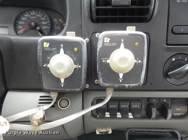 image for item DD7233 2007 Ford F550 Super Duty XL flatbed truck