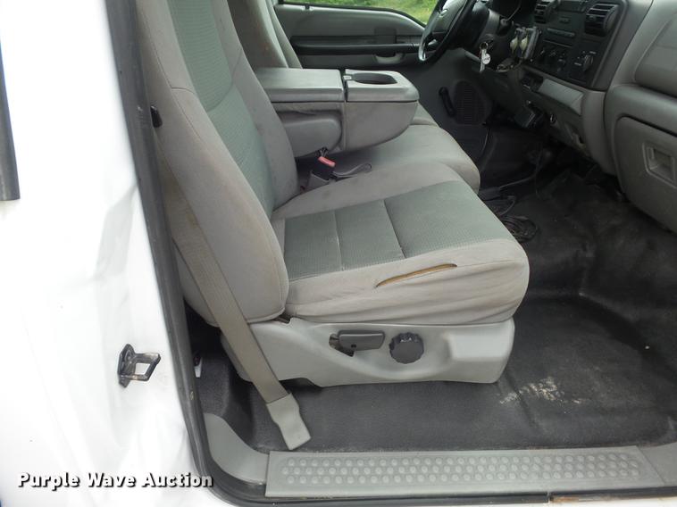 image for item DD7233 2007 Ford F550 Super Duty XL flatbed truck