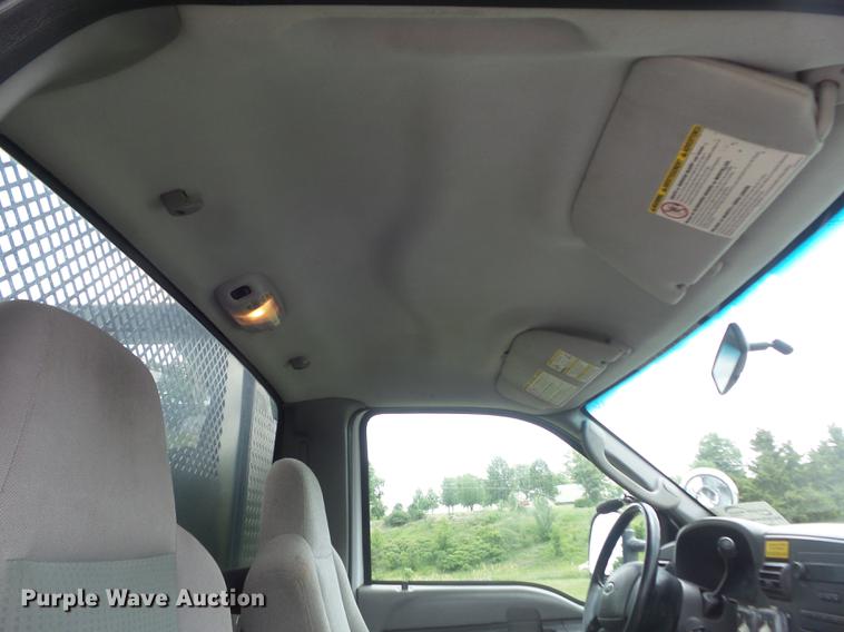 image for item DD7233 2007 Ford F550 Super Duty XL flatbed truck