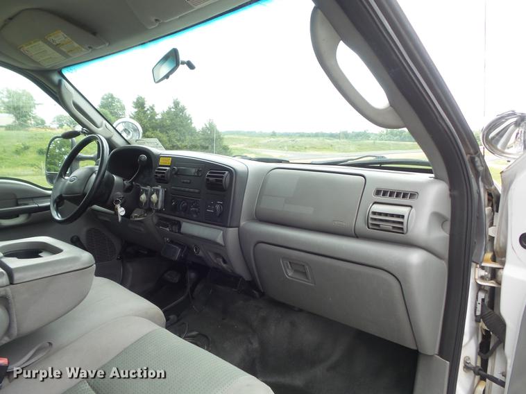 image for item DD7233 2007 Ford F550 Super Duty XL flatbed truck