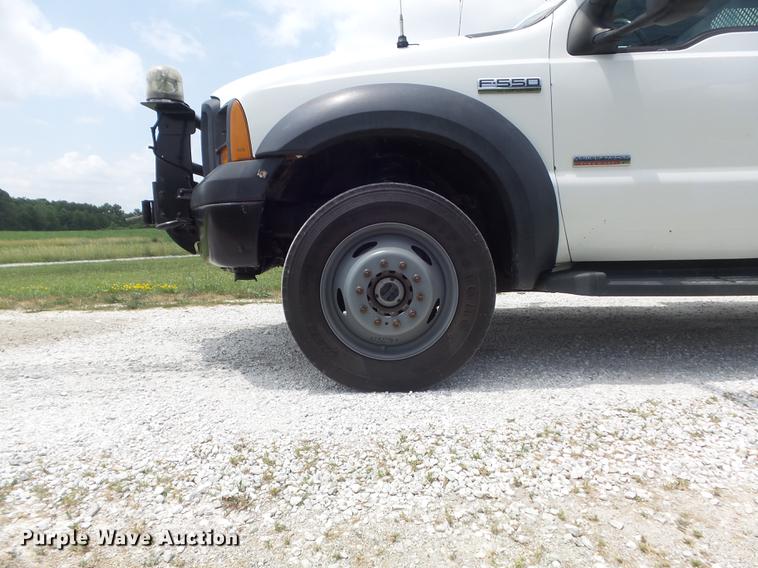 image for item DD7233 2007 Ford F550 Super Duty XL flatbed truck