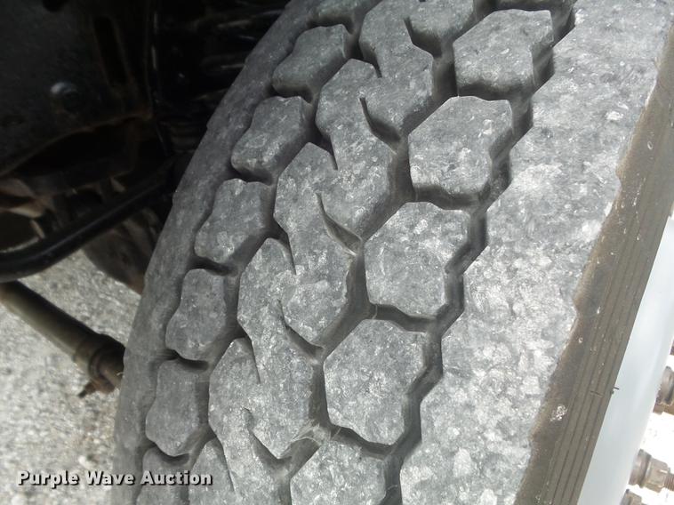 image for item DD7233 2007 Ford F550 Super Duty XL flatbed truck