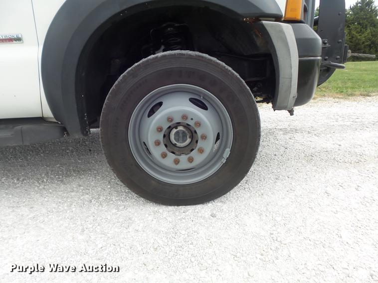 image for item DD7233 2007 Ford F550 Super Duty XL flatbed truck