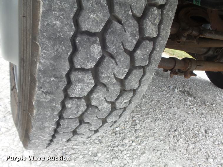 image for item DD7233 2007 Ford F550 Super Duty XL flatbed truck