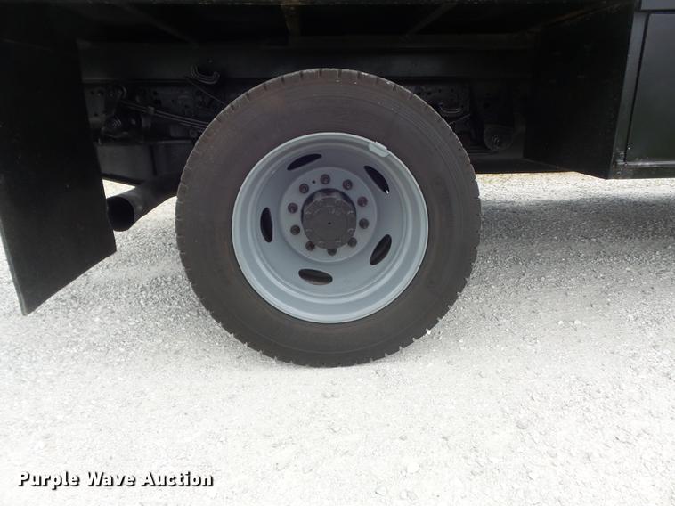 image for item DD7233 2007 Ford F550 Super Duty XL flatbed truck