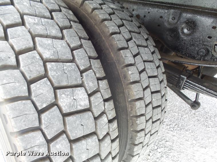 image for item DD7233 2007 Ford F550 Super Duty XL flatbed truck