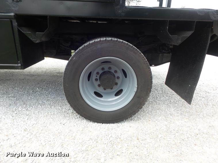 image for item DD7233 2007 Ford F550 Super Duty XL flatbed truck