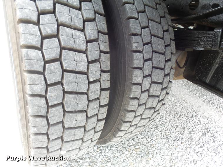 image for item DD7233 2007 Ford F550 Super Duty XL flatbed truck