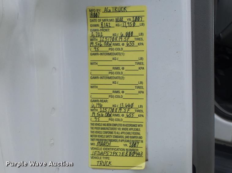 image for item DD7233 2007 Ford F550 Super Duty XL flatbed truck