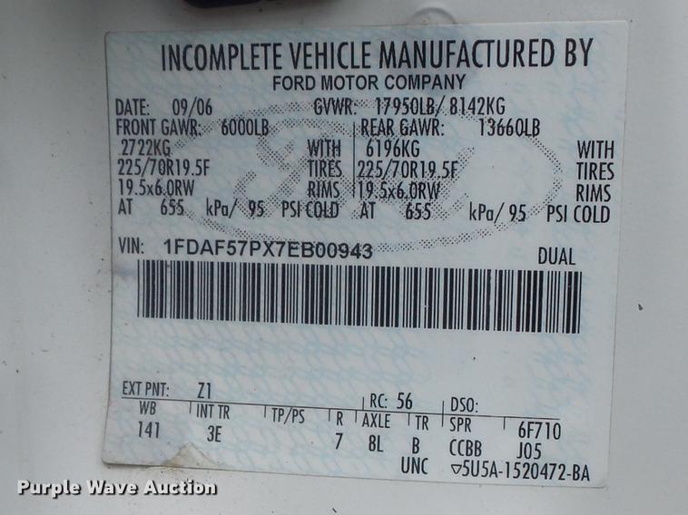 image for item DD7233 2007 Ford F550 Super Duty XL flatbed truck