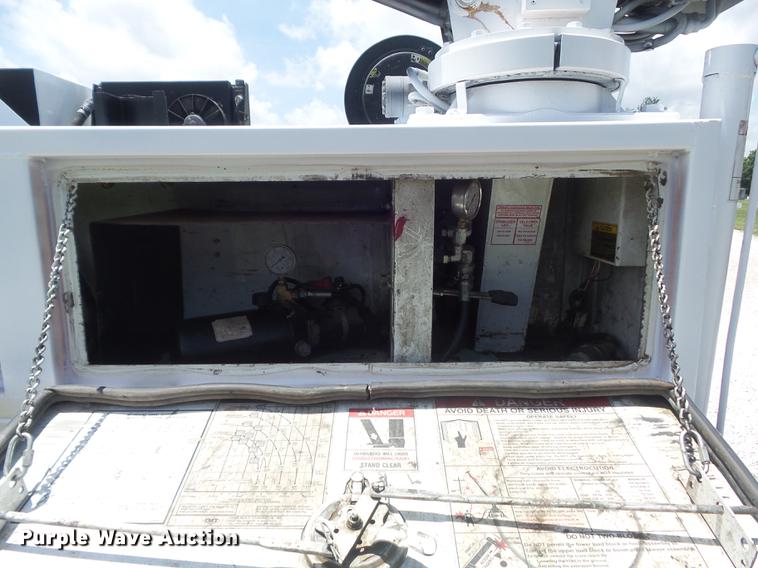 image for item DD7238 2008 Ford F550 Super Duty XL Crew Cab service truck with crane