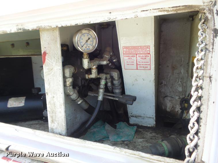 image for item DD7238 2008 Ford F550 Super Duty XL Crew Cab service truck with crane