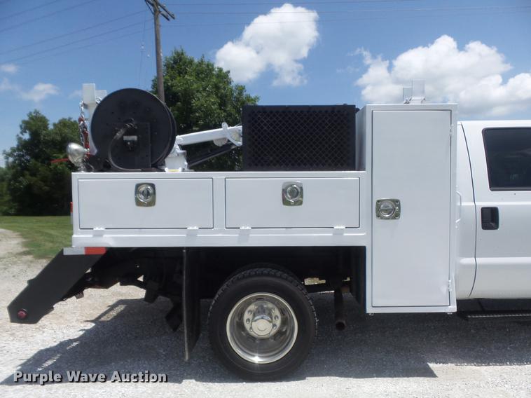 image for item DD7238 2008 Ford F550 Super Duty XL Crew Cab service truck with crane