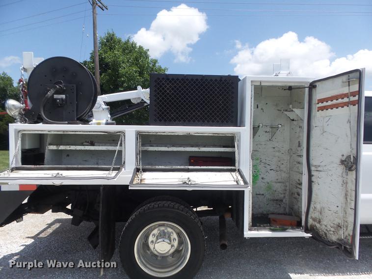 image for item DD7238 2008 Ford F550 Super Duty XL Crew Cab service truck with crane