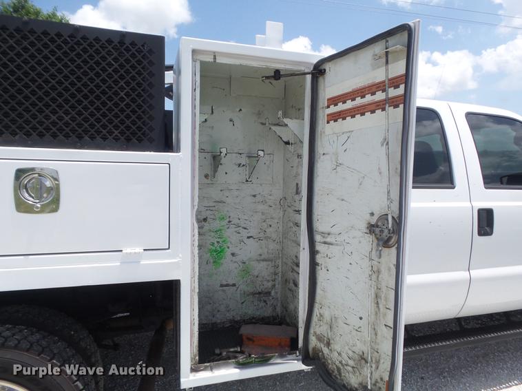 image for item DD7238 2008 Ford F550 Super Duty XL Crew Cab service truck with crane