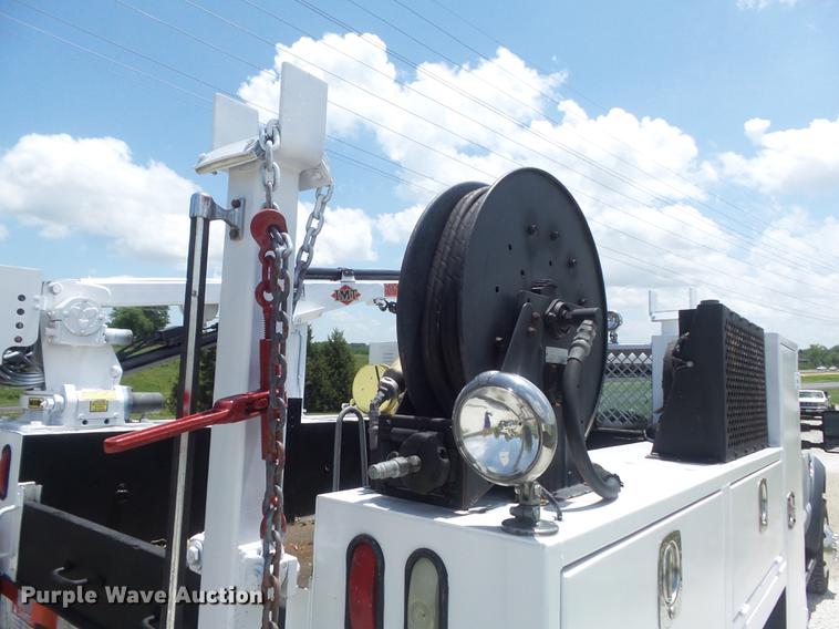 image for item DD7238 2008 Ford F550 Super Duty XL Crew Cab service truck with crane