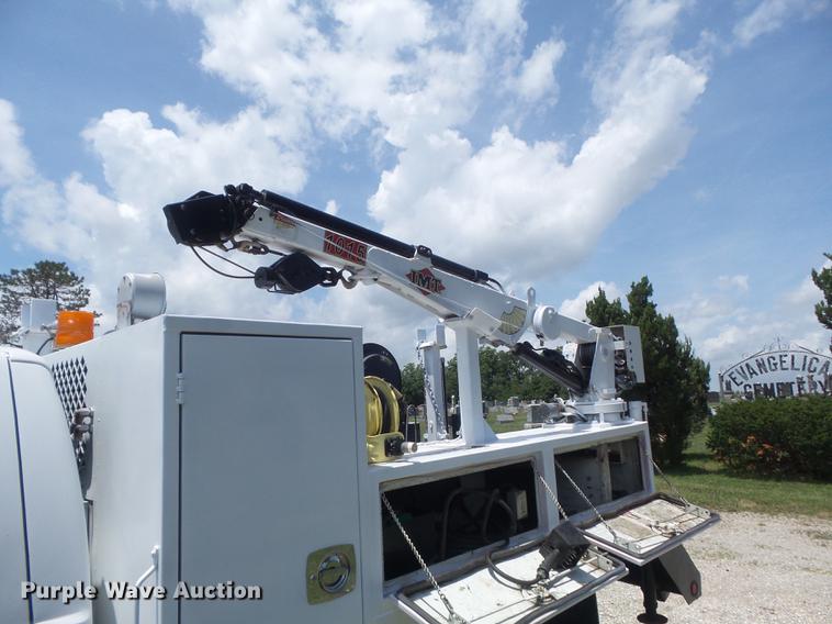 image for item DD7238 2008 Ford F550 Super Duty XL Crew Cab service truck with crane