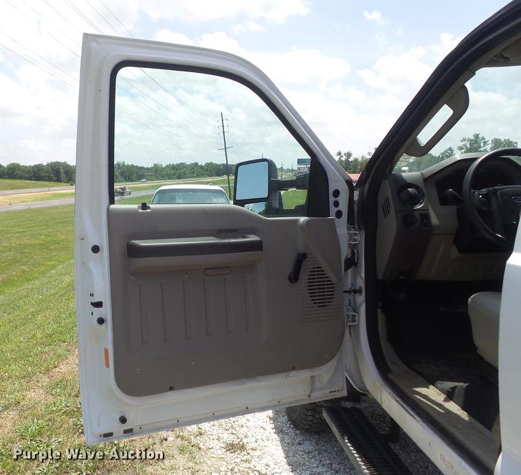 image for item DD7238 2008 Ford F550 Super Duty XL Crew Cab service truck with crane