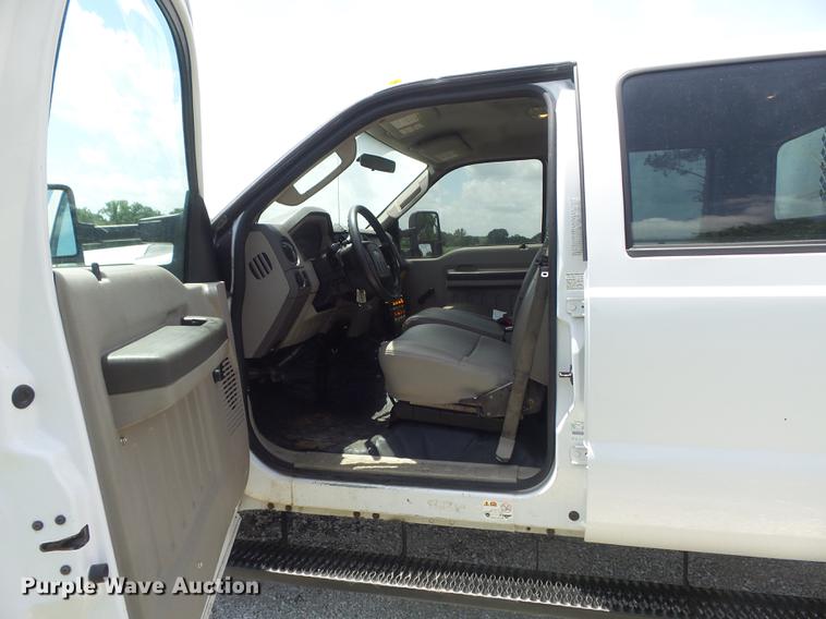 image for item DD7238 2008 Ford F550 Super Duty XL Crew Cab service truck with crane