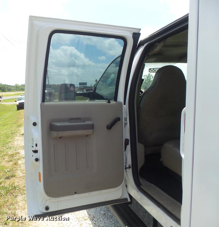 image for item DD7238 2008 Ford F550 Super Duty XL Crew Cab service truck with crane