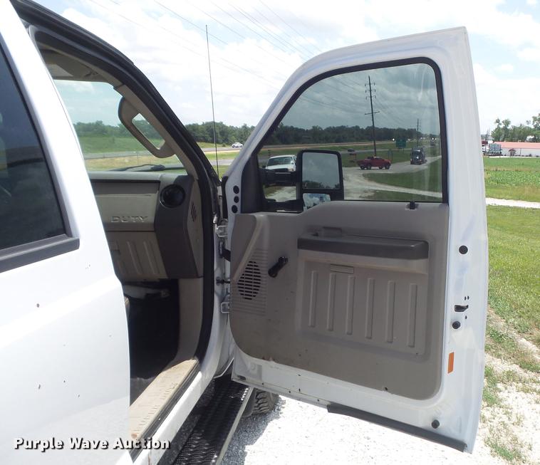 image for item DD7238 2008 Ford F550 Super Duty XL Crew Cab service truck with crane