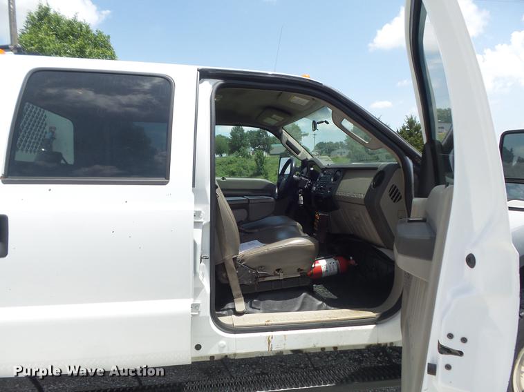 image for item DD7238 2008 Ford F550 Super Duty XL Crew Cab service truck with crane