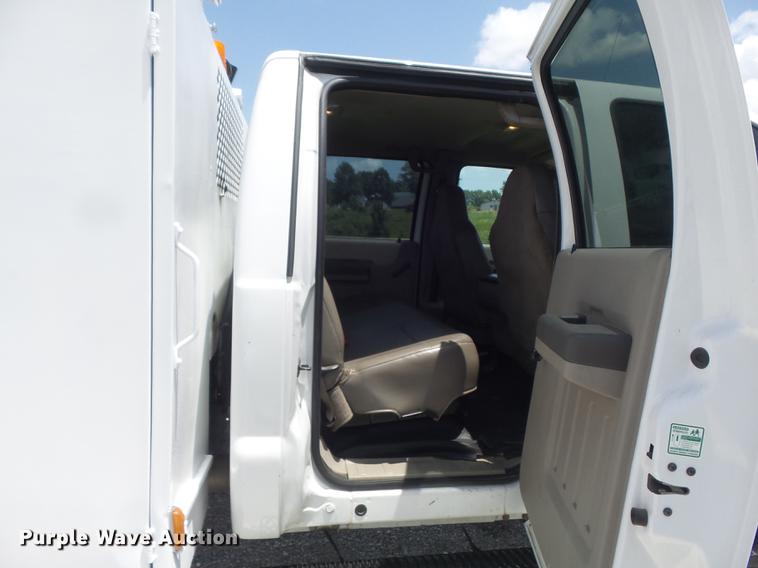 image for item DD7238 2008 Ford F550 Super Duty XL Crew Cab service truck with crane