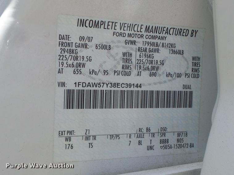 image for item DD7238 2008 Ford F550 Super Duty XL Crew Cab service truck with crane