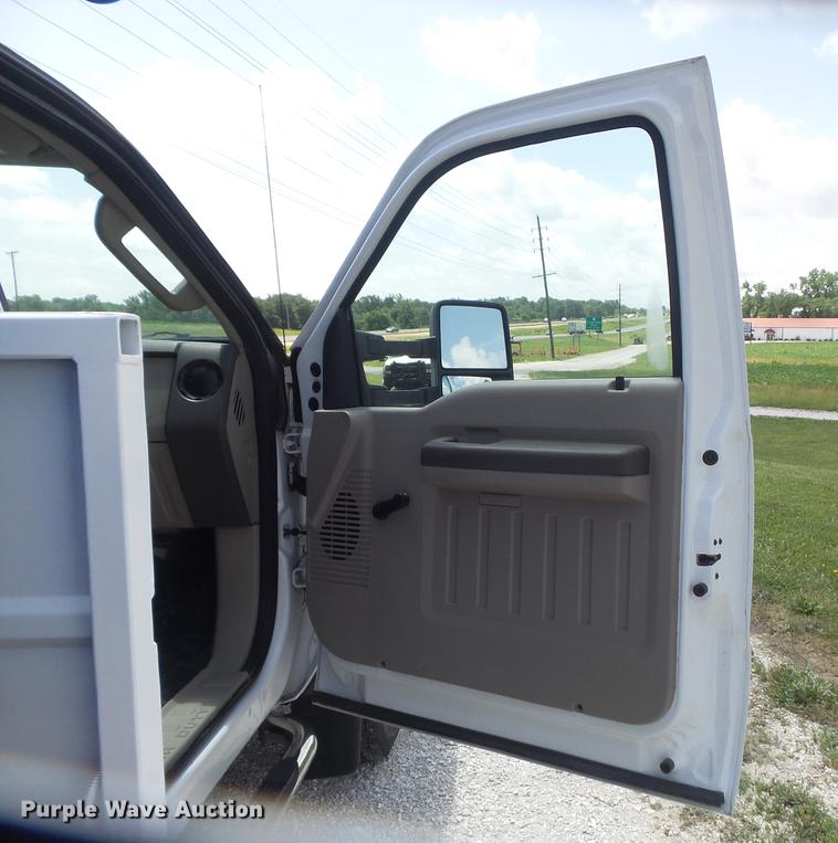 image for item DD7239 2008 Ford F550 Super Duty XL service truck