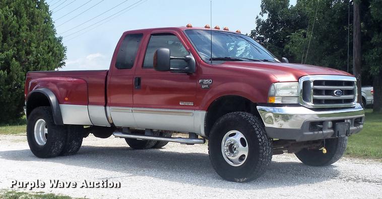 image for item DD7240 2003 Ford F350 Super Duty XLT SuperCab pickup truck