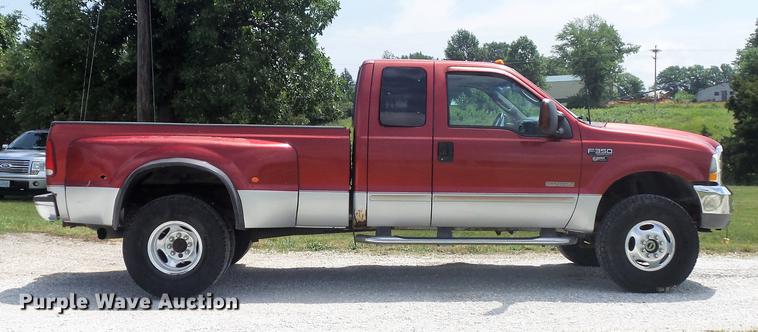 image for item DD7240 2003 Ford F350 Super Duty XLT SuperCab pickup truck