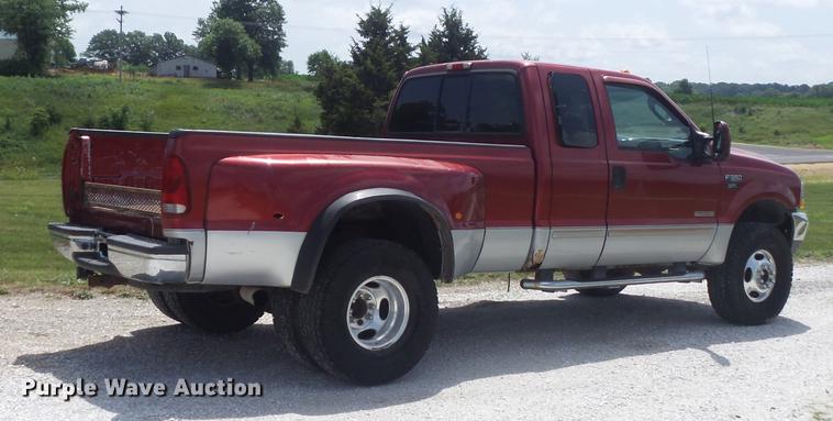 image for item DD7240 2003 Ford F350 Super Duty XLT SuperCab pickup truck