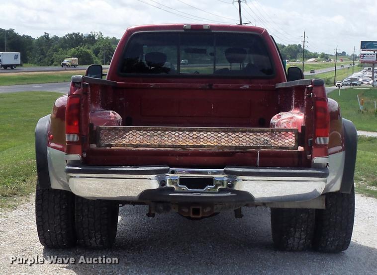 image for item DD7240 2003 Ford F350 Super Duty XLT SuperCab pickup truck