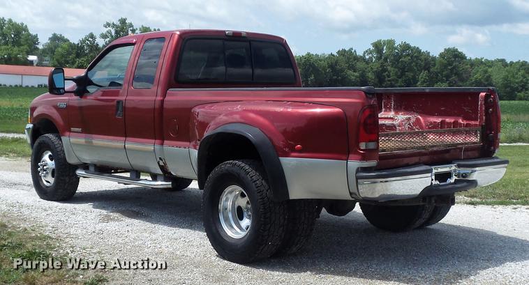 image for item DD7240 2003 Ford F350 Super Duty XLT SuperCab pickup truck