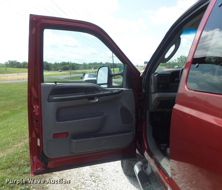 image for item DD7240 2003 Ford F350 Super Duty XLT SuperCab pickup truck