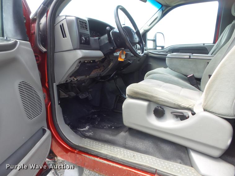 image for item DD7240 2003 Ford F350 Super Duty XLT SuperCab pickup truck