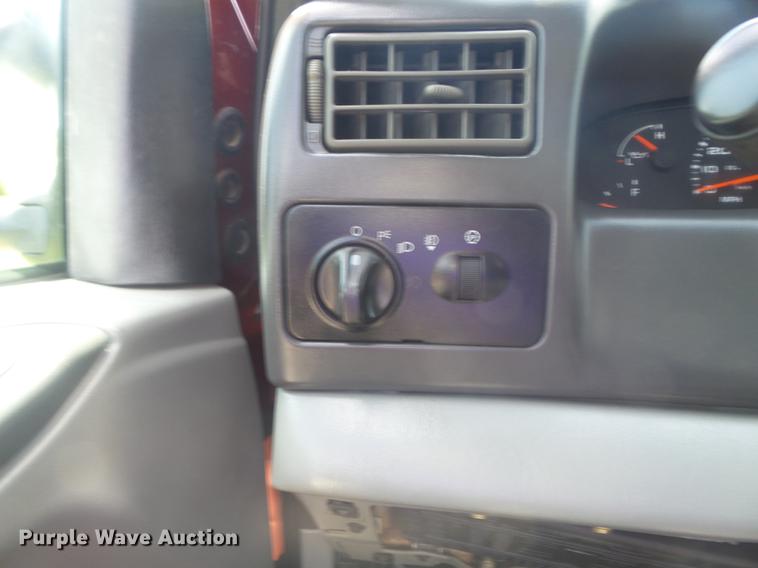 image for item DD7240 2003 Ford F350 Super Duty XLT SuperCab pickup truck