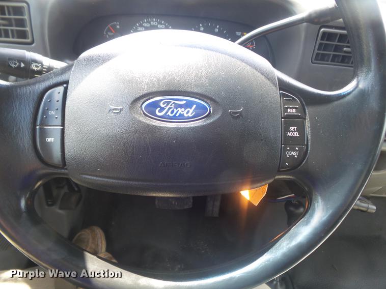 image for item DD7240 2003 Ford F350 Super Duty XLT SuperCab pickup truck