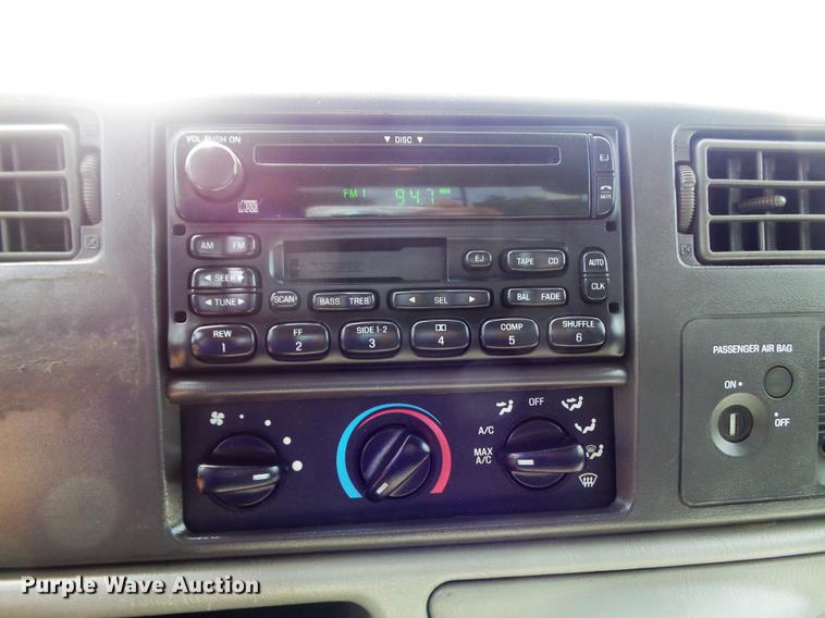 image for item DD7240 2003 Ford F350 Super Duty XLT SuperCab pickup truck