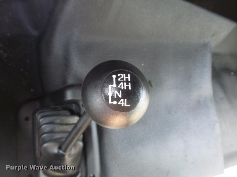 image for item DD7240 2003 Ford F350 Super Duty XLT SuperCab pickup truck