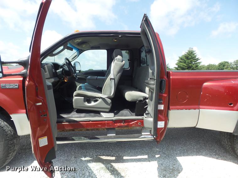 image for item DD7240 2003 Ford F350 Super Duty XLT SuperCab pickup truck