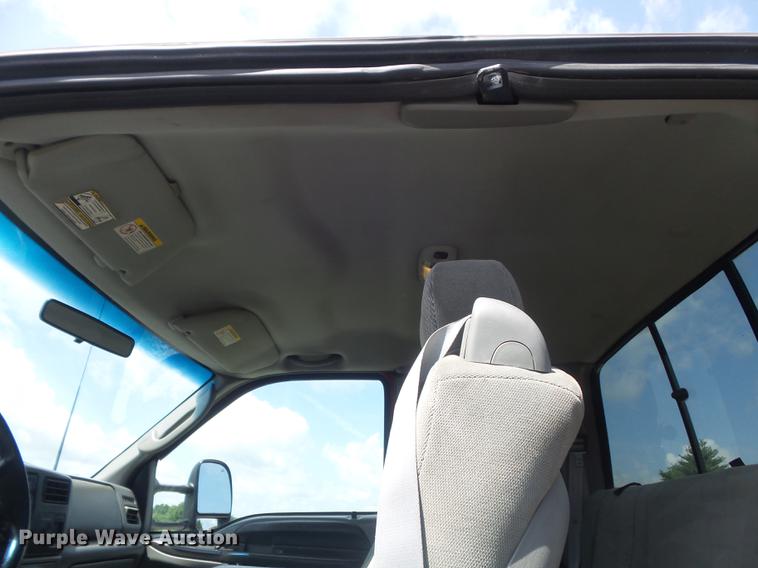 image for item DD7240 2003 Ford F350 Super Duty XLT SuperCab pickup truck