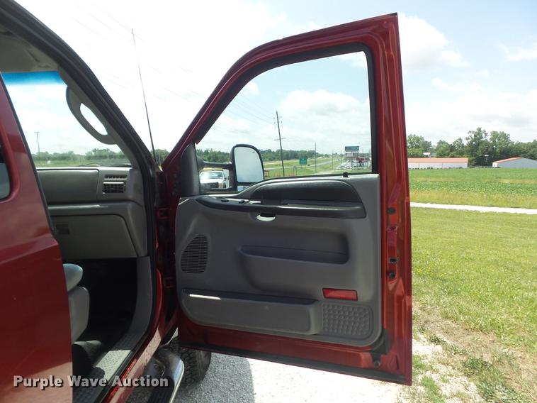 image for item DD7240 2003 Ford F350 Super Duty XLT SuperCab pickup truck