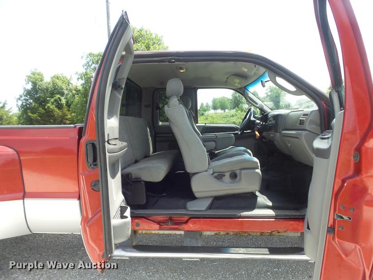 image for item DD7240 2003 Ford F350 Super Duty XLT SuperCab pickup truck