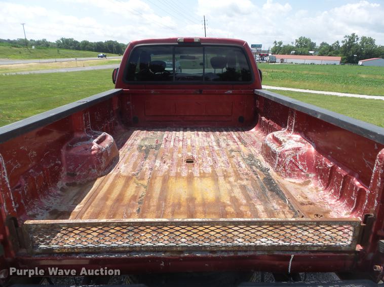 image for item DD7240 2003 Ford F350 Super Duty XLT SuperCab pickup truck