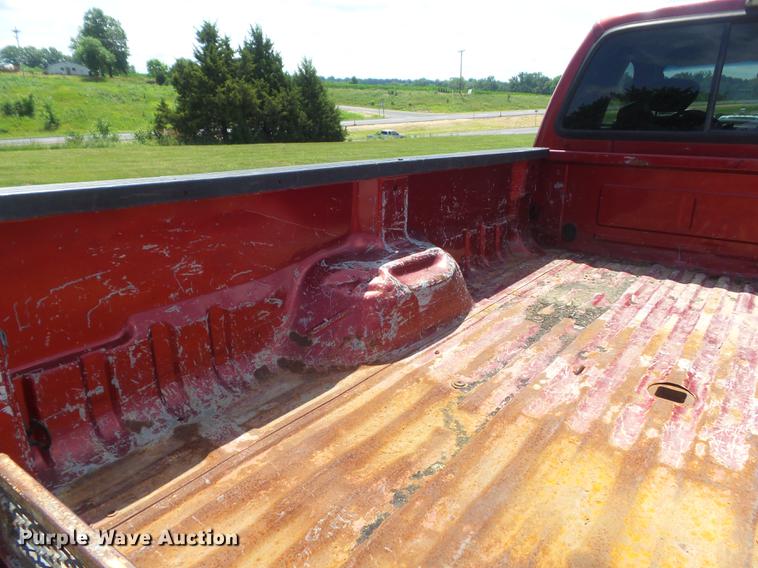 image for item DD7240 2003 Ford F350 Super Duty XLT SuperCab pickup truck