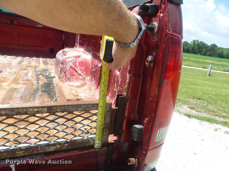 image for item DD7240 2003 Ford F350 Super Duty XLT SuperCab pickup truck