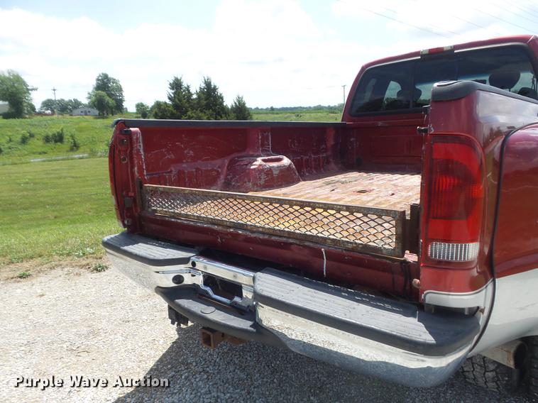 image for item DD7240 2003 Ford F350 Super Duty XLT SuperCab pickup truck