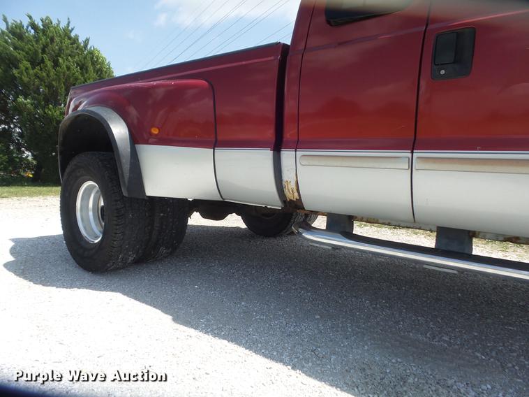 image for item DD7240 2003 Ford F350 Super Duty XLT SuperCab pickup truck