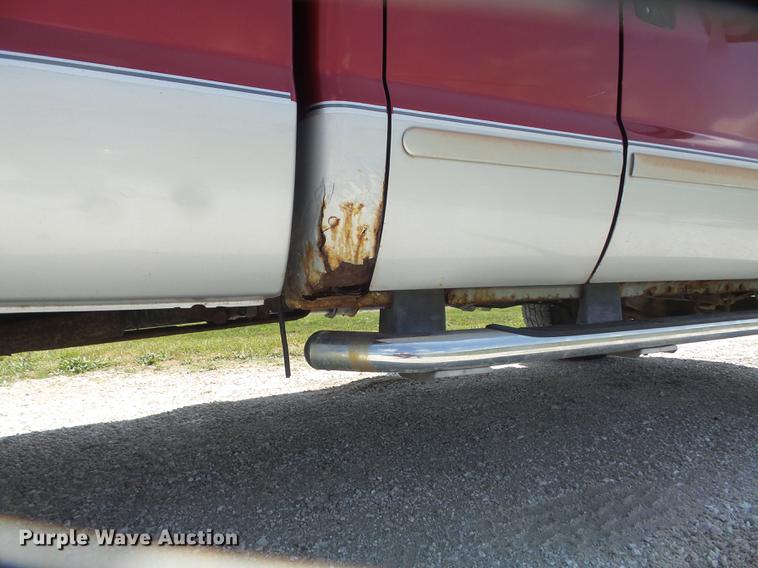 image for item DD7240 2003 Ford F350 Super Duty XLT SuperCab pickup truck